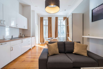 Wohnzimmer - Gemütlich möblierte 1,5-Zimmer-Wohnung im Prenzl‘ Berg mit Balkon