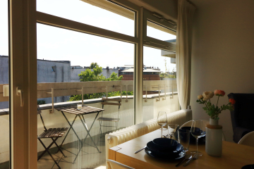 Essbereich - Modern eingerichtete 4-Zimmer-Dachgeschosswohnung mit sonnigem Balkon zum ruhigen Innenhof