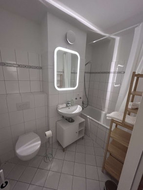 Bild - Neu renovierte, möblierte 1-Zimmer-Wohnung in Neukölln – Wohnen nahe der Wasserlage