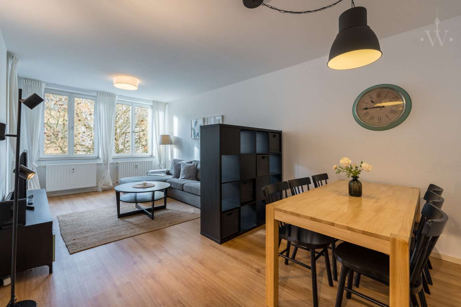 Ansprechend eingerichtete 3-Zimmer-Wohnung mit großem Balkon, Agricolastraße, 10555 Berlin, Tiergarten